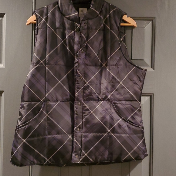 Izod vest - Picture 1 of 4